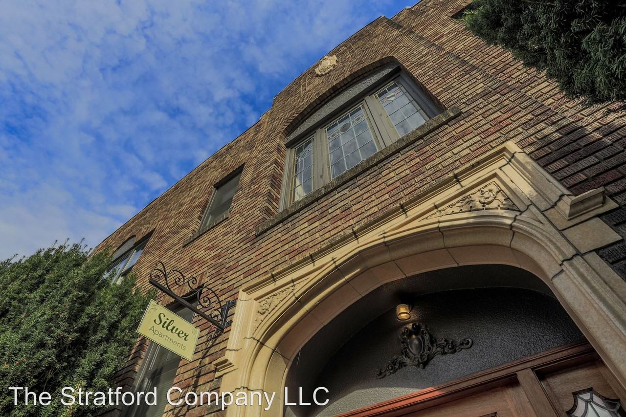 4134 11th Ave NE - Photo 3 of 4