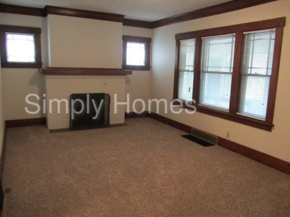 3102 Nicholas St - Photo 2 of 7