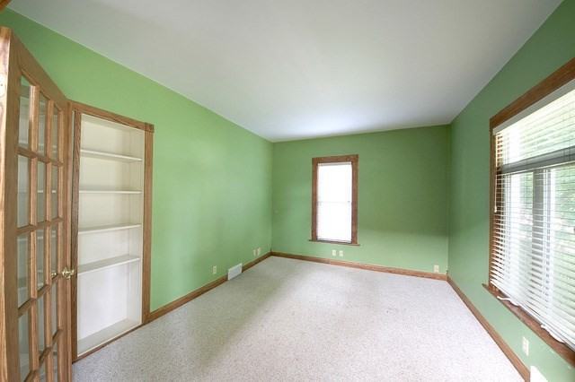 521 E Chapin St - Photo 2 of 24