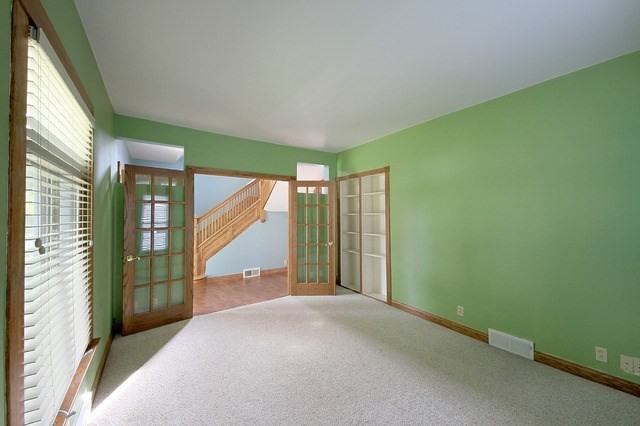 521 E Chapin St - Photo 3 of 24