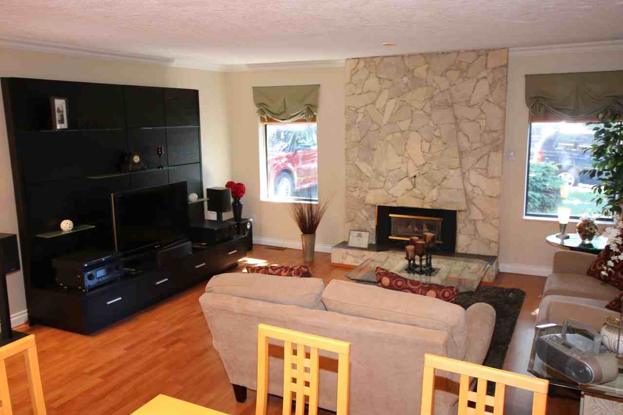 11815 Staples Crescent - Photo 2 of 20