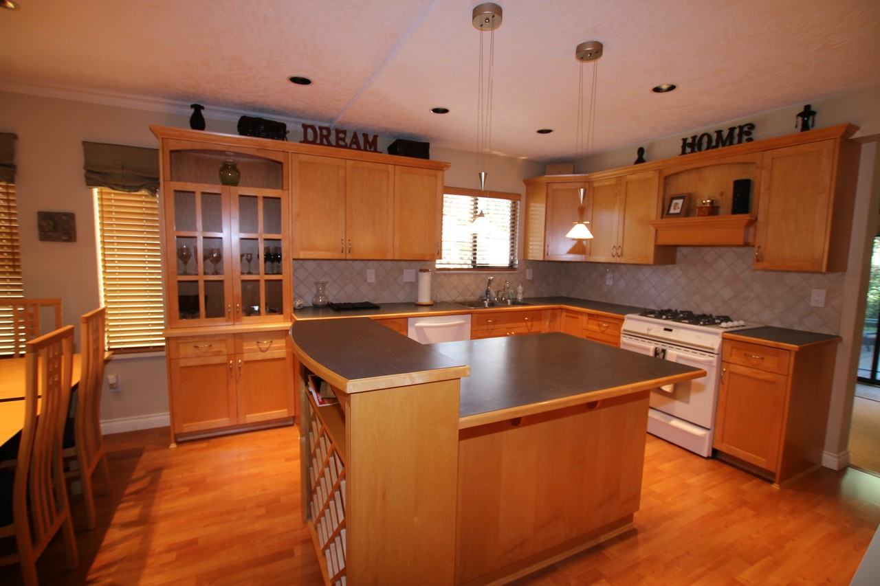 11815 Staples Crescent - Photo 3 of 20