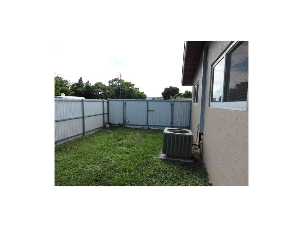 19501 NW 1st Ct - Photo 3 of 8