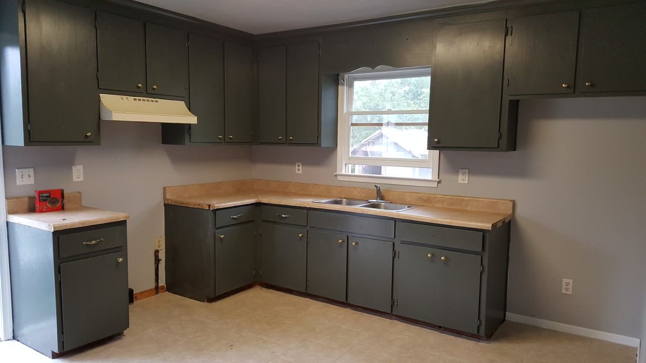 1011 35th St NW - Photo 2 of 6