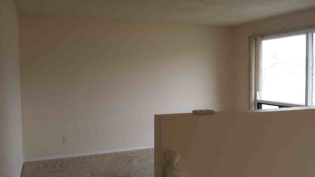 912 Ross Glen Dr SE - Photo 2 of 6