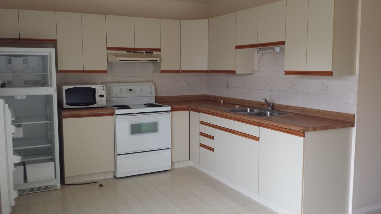 912 Ross Glen Dr SE - Photo 3 of 6