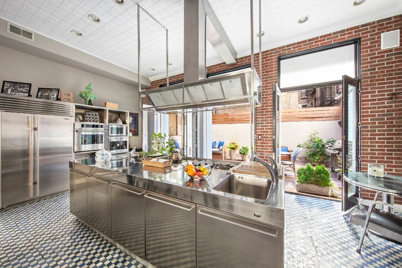 4 Centre Market Pl - Photo 2 of 9