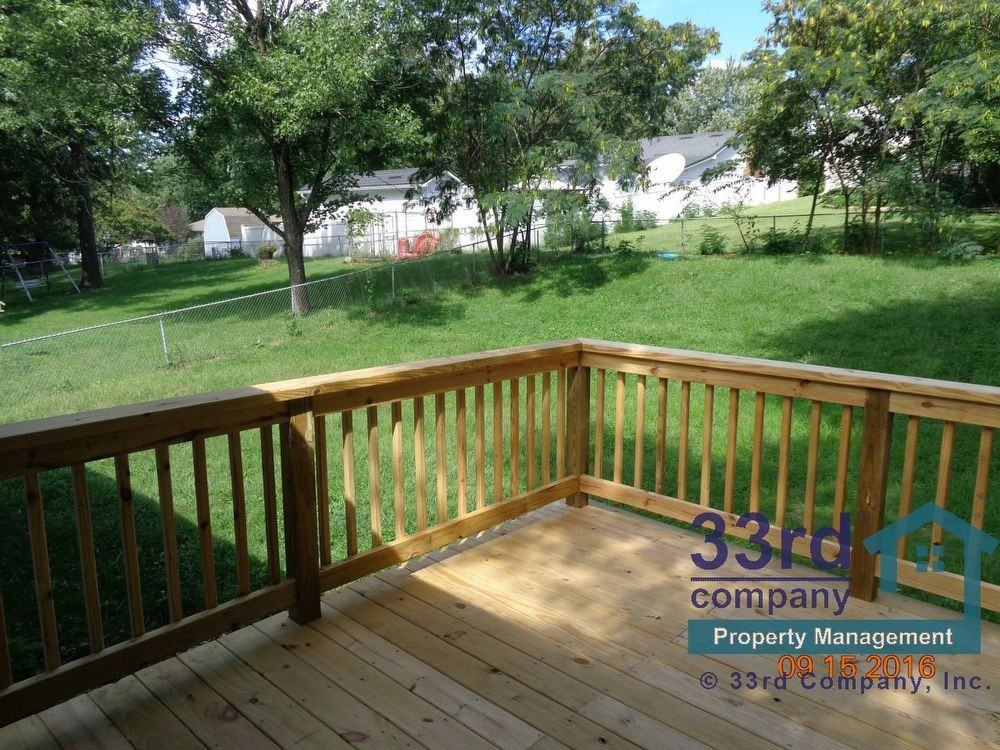405 NE Lakeview Dr - Photo 3 of 15