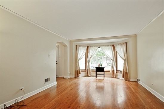 9730 S Oakley Ave - Photo 2 of 10