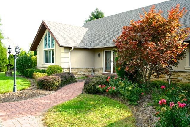 2185 Inverray Rd - Photo 2 of 25