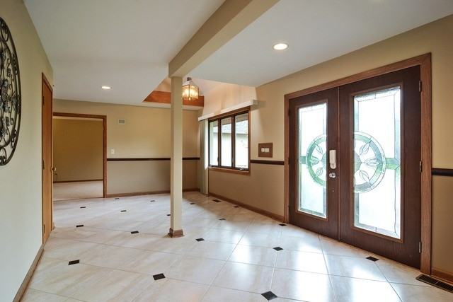 2185 Inverray Rd - Photo 3 of 25