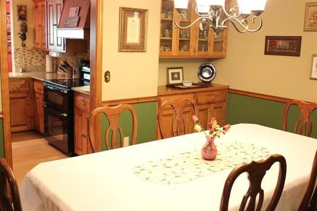 6210 Shamrock Ln - Photo 3 of 24