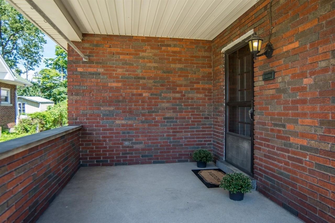 2724 Lawndale Ave - Photo 2 of 20