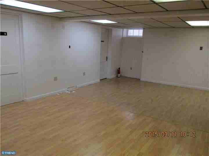 2221 Penn Ave - Photo 2 of 19