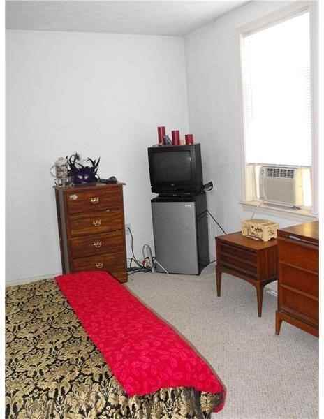 444 Chestnut St - Photo 3 of 14