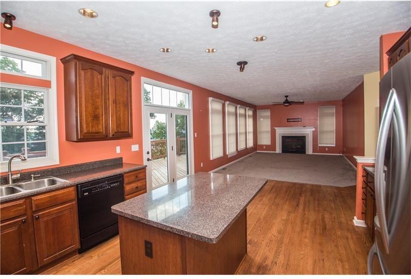 1476 Grandview Way - Photo 3 of 25