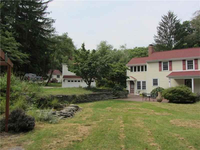 1554 Quarry Rd - Photo 2 of 25