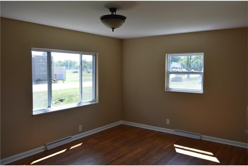 2118 W Pike St - Photo 2 of 11