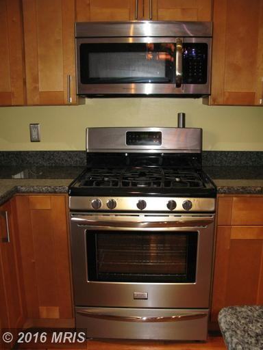 1105 Simsbury Ct - Photo 3 of 24