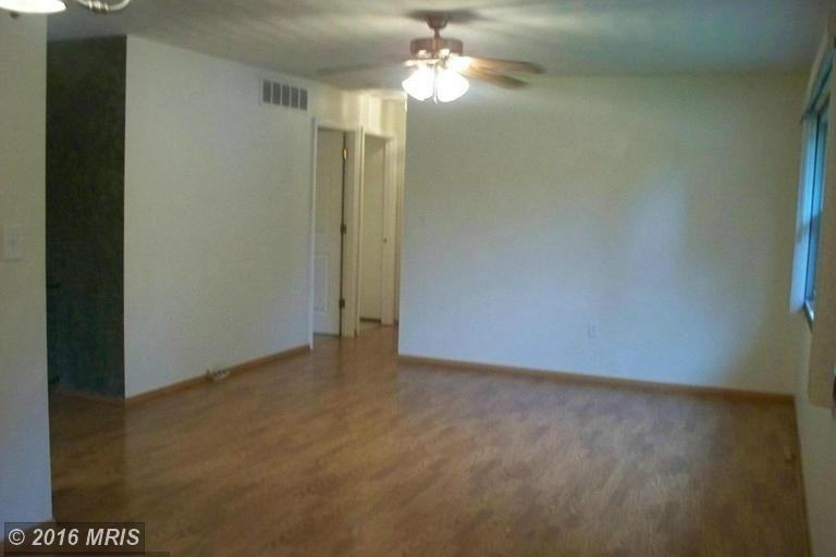 5633 Torquay Reach - Photo 3 of 8