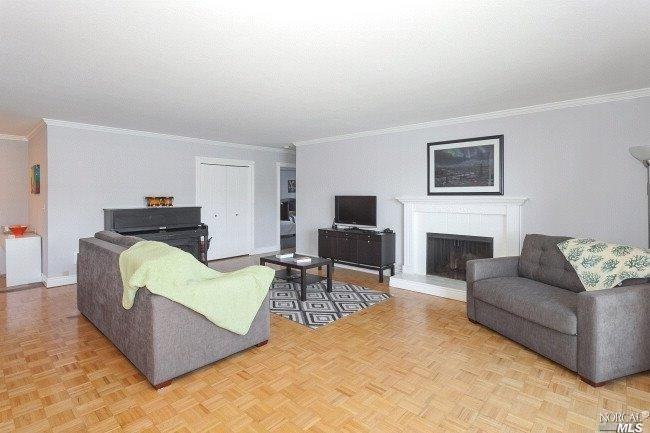 42 Greenwood Bay Dr - Photo 3 of 20