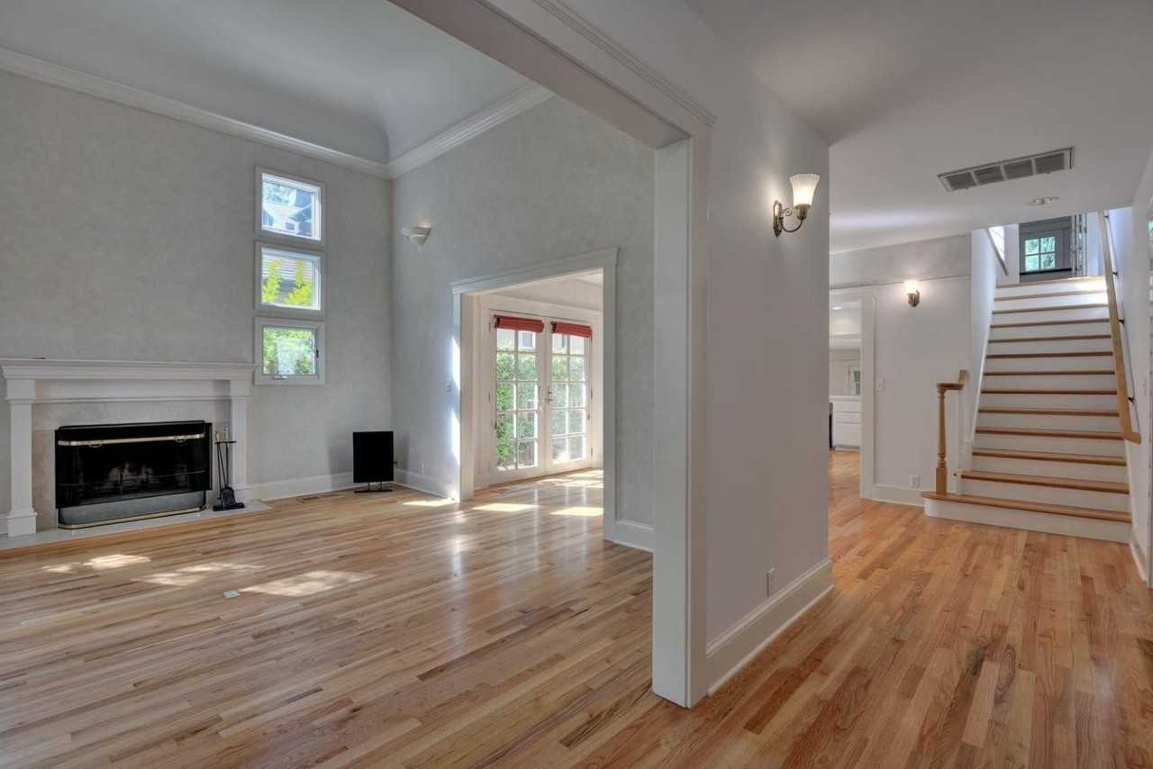 1221 Parkinson Ave - Photo 3 of 33