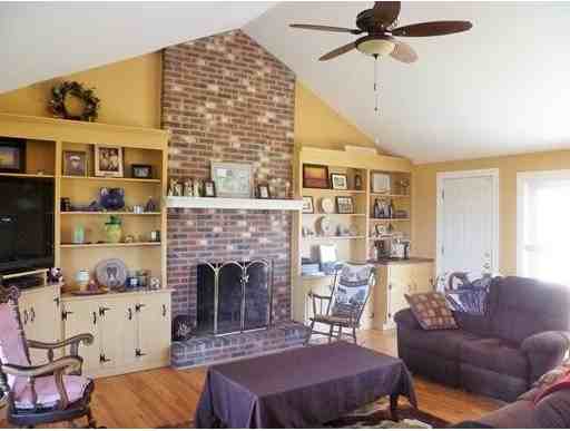 33 W Colonial Rd - Photo 3 of 14