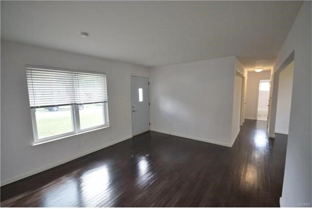 325 Hagemeister Dr - Photo 2 of 15