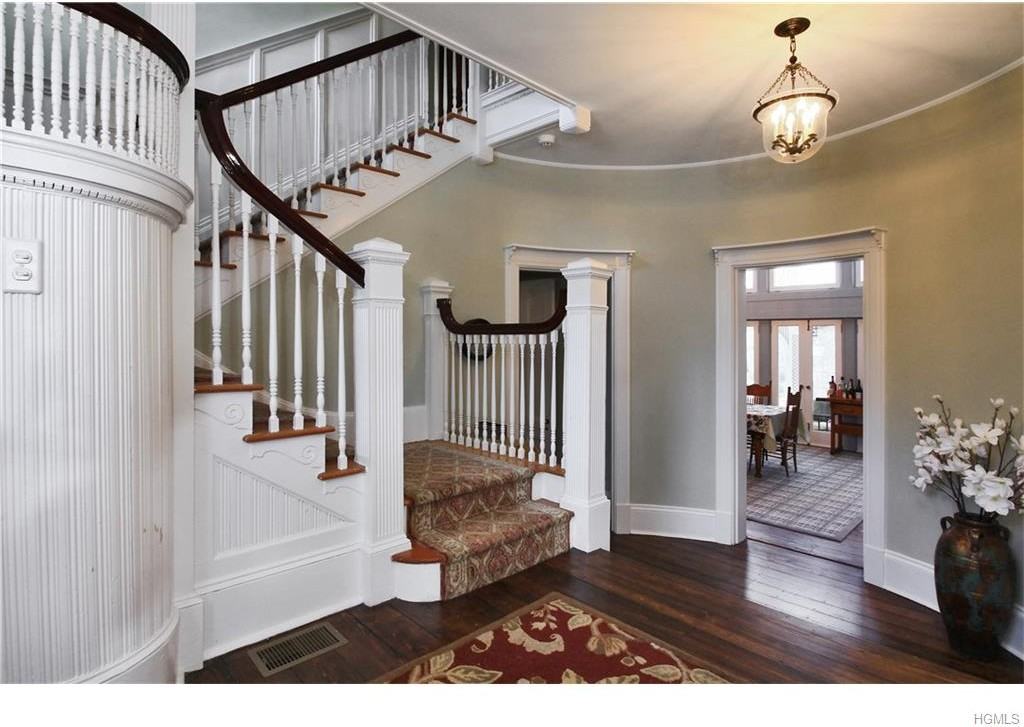 54 Tower Hill Rd E - Photo 2 of 25