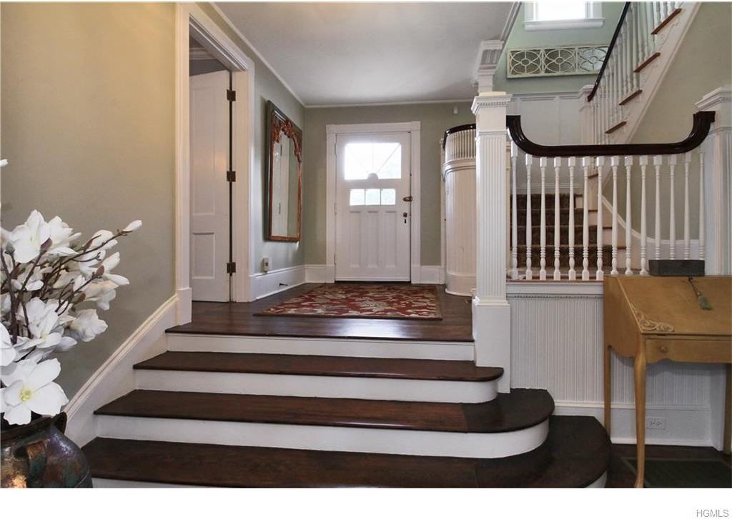 54 Tower Hill Rd E - Photo 3 of 25