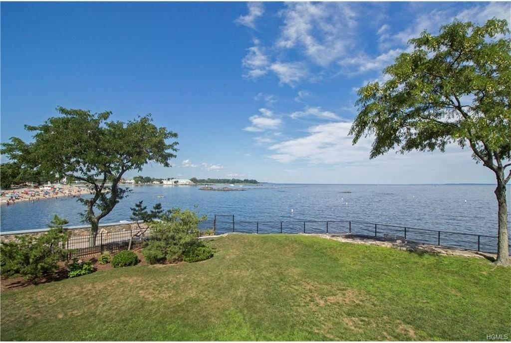 18 Waters Edge - Photo 3 of 28