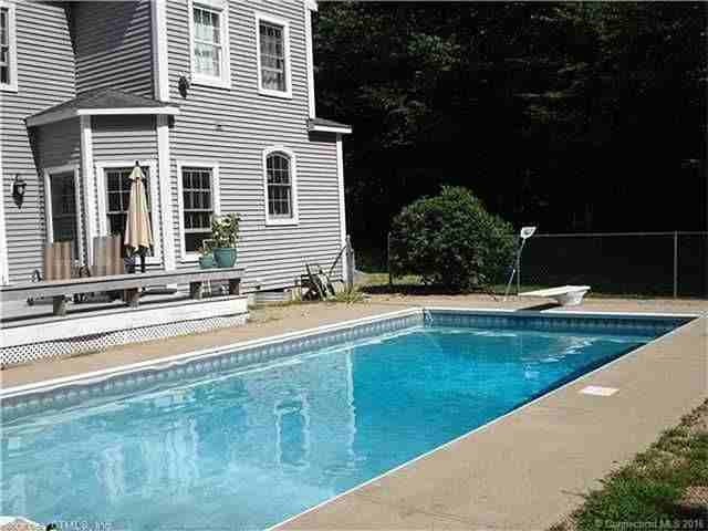 9 Brenda Ln - Photo 2 of 22