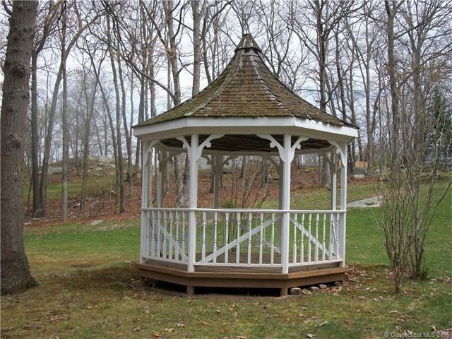 24 Genesee Ln - Photo 2 of 29