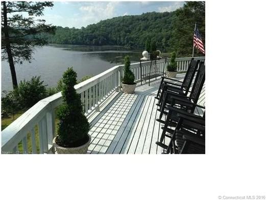 2 W Cove Rd - Photo 2 of 14