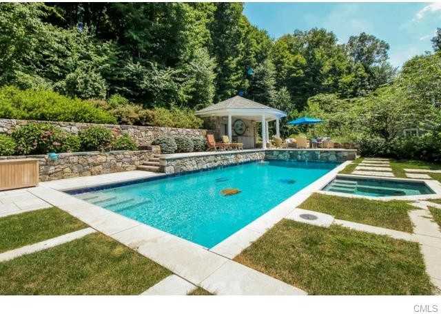 4 Longwood Dr - Photo 3 of 25