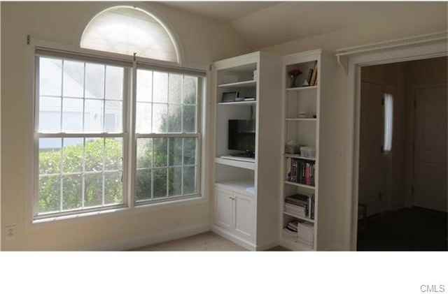 74 Village Ct - Photo 3 of 20