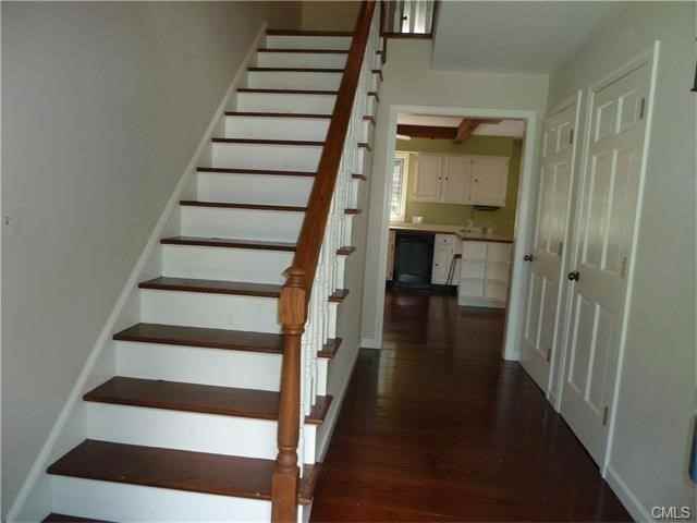 5 Round Hill Rd - Photo 2 of 18