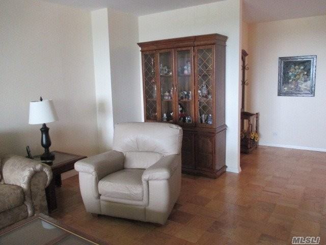 27110 Grand Central Pkwy - Photo 3 of 10