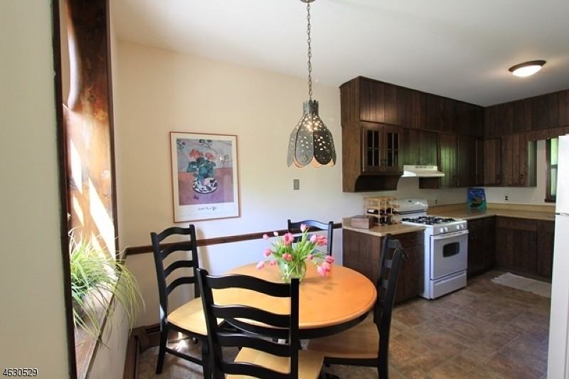 13 Mill Ln - Photo 3 of 10