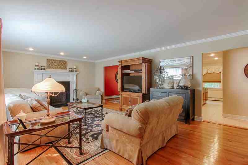 545 Grandview Dr - Photo 2 of 19