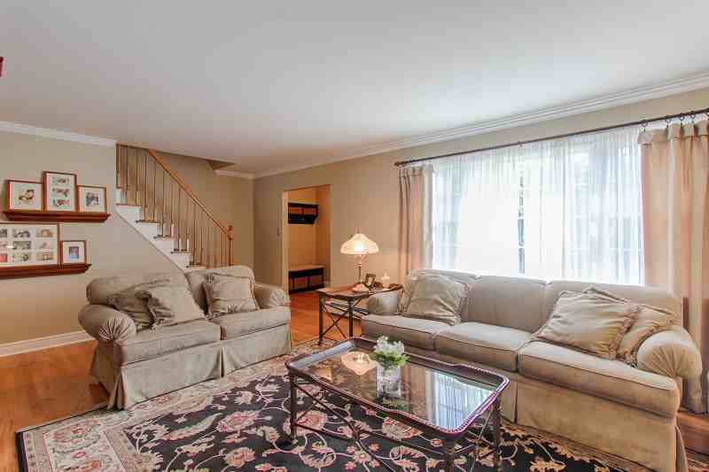 545 Grandview Dr - Photo 3 of 19