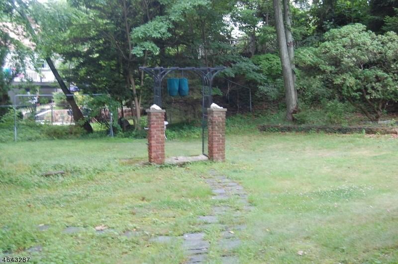 1374 Stony Brook Ln - Photo 2 of 10