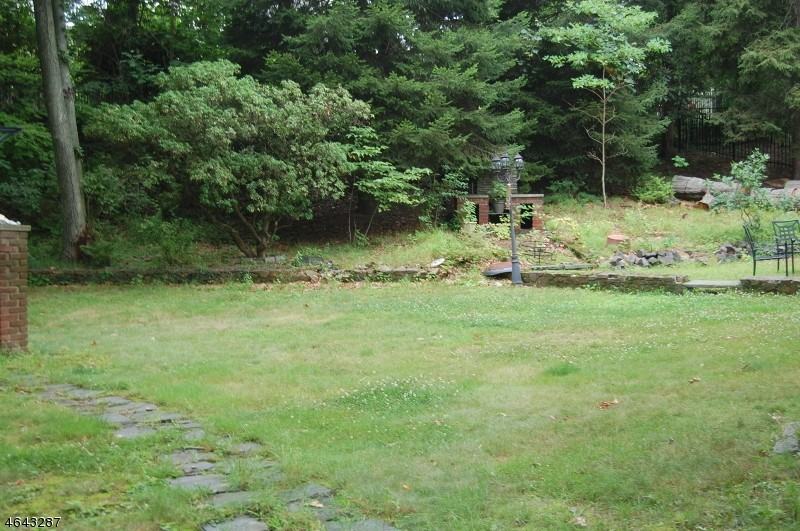 1374 Stony Brook Ln - Photo 3 of 10