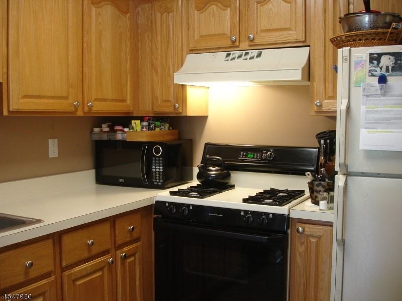 133 Cambridge Ct #133 - Photo 2 of 10