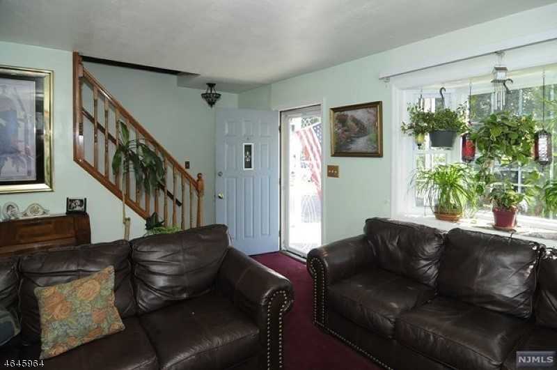 63 South Dr - Photo 2 of 5