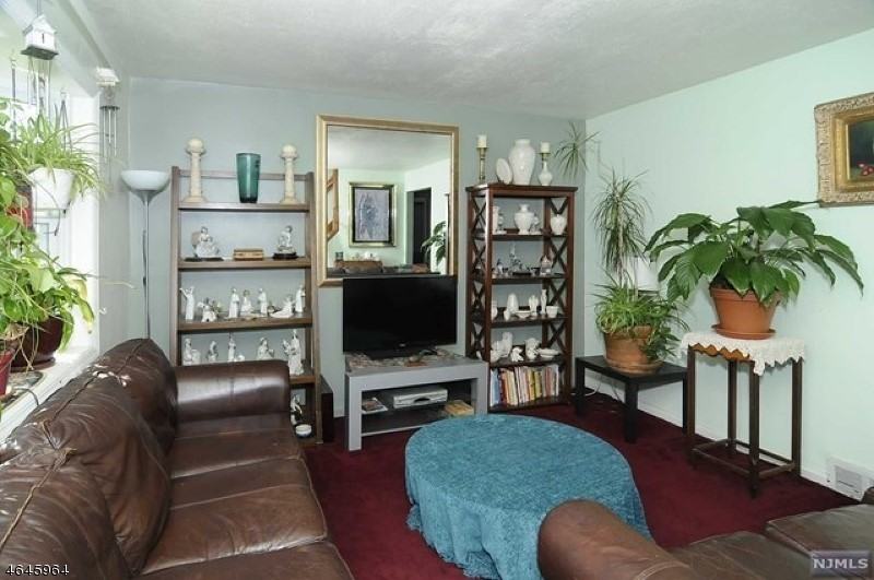 63 South Dr - Photo 3 of 5