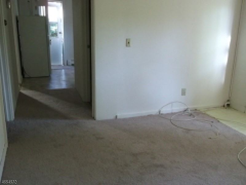 20 Terrace Ave - Photo 3 of 10