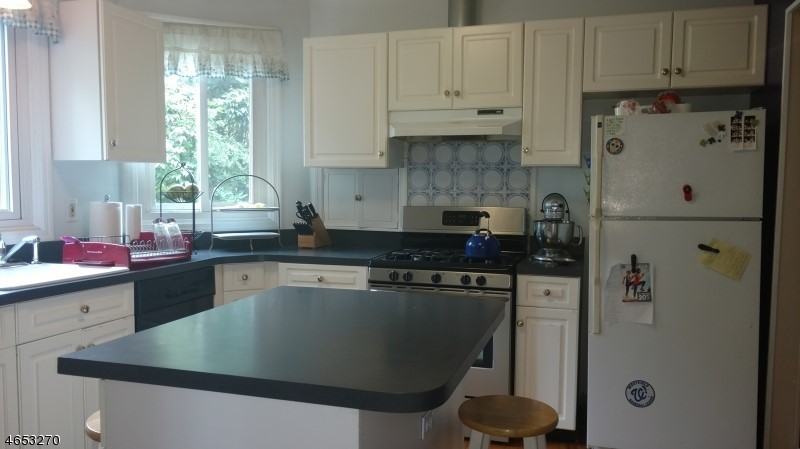 227 Prospect St - Photo 2 of 13