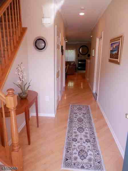 39 Windsor Dr - Photo 2 of 24
