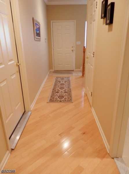 39 Windsor Dr - Photo 3 of 24